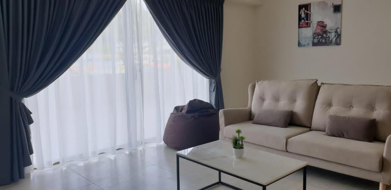 By The Sea Suites - Managed By Sdb Host Batu Ferringhi Eksteriør bilde