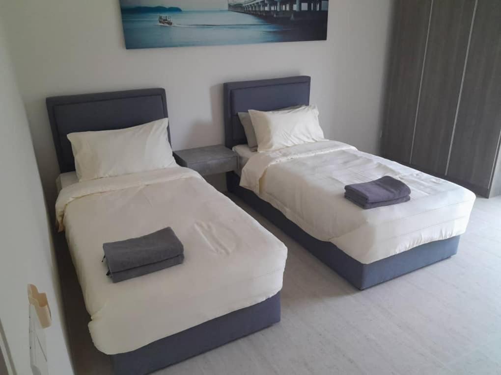 By The Sea Suites - Managed By Sdb Host Batu Ferringhi Eksteriør bilde